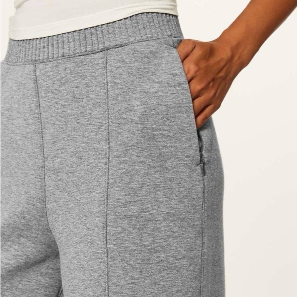 Lululemon Athletica New Form Cropped Pants - Picture 3 of 10